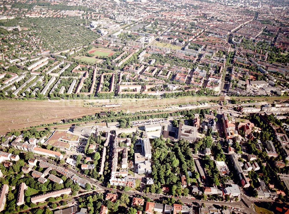 Berlin - Pankow aus der Vogelperspektive: Charitas-Kilnik Maria Heimsuchung Pankow Breite Str. 46/47, 13187 Berlin. Datm: 14.07.03