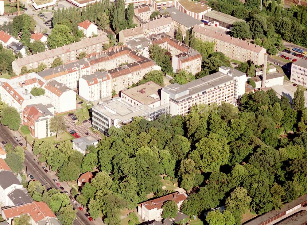 Berlin - Pankow von oben - Charitas-Kilnik Maria Heimsuchung Pankow Breite Str. 46/47, 13187 Berlin. Datm: 14.07.03