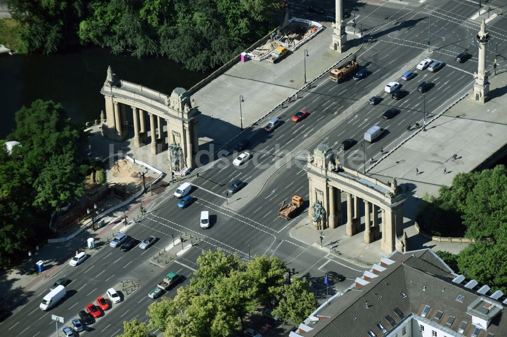 Luftaufnahme Berlin - Charlottenburger Tor an der Straße des 17. Juni in Berlin