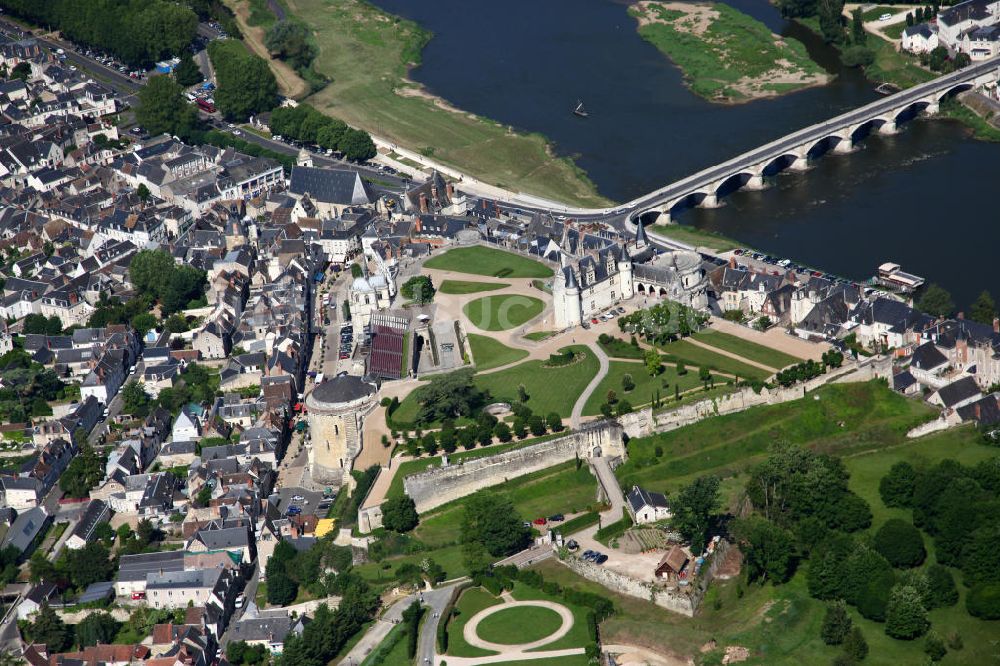 Amboise aus der Vogelperspektive: Chateau de Amboise