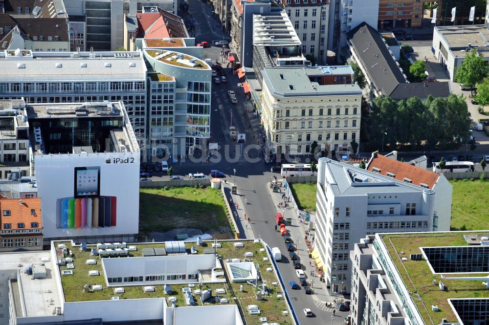 Luftaufnahme Berlin Mitte - Checkpoint Charlie in Berlin