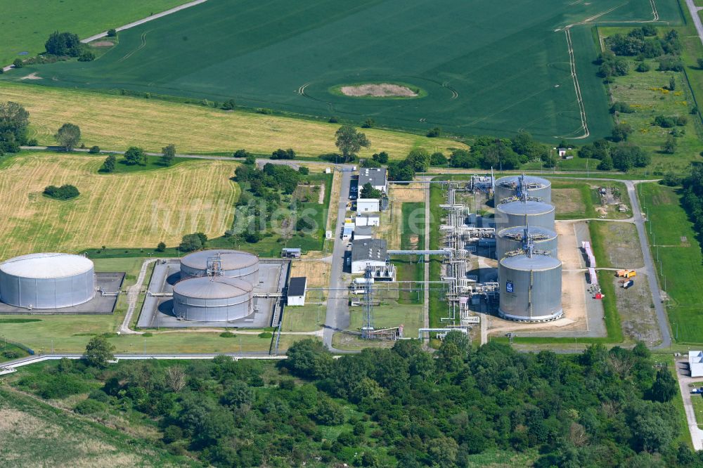 Luftaufnahme Rostock - Chemiekalien - Hochtanklager für Ammoniak im Ortsteil Peez in Rostock im Bundesland Mecklenburg-Vorpommern, Deutschland