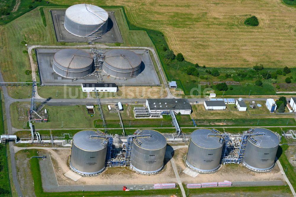 Luftbild Rostock - Chemiekalien - Hochtanklager für Ammoniak im Ortsteil Peez in Rostock im Bundesland Mecklenburg-Vorpommern, Deutschland