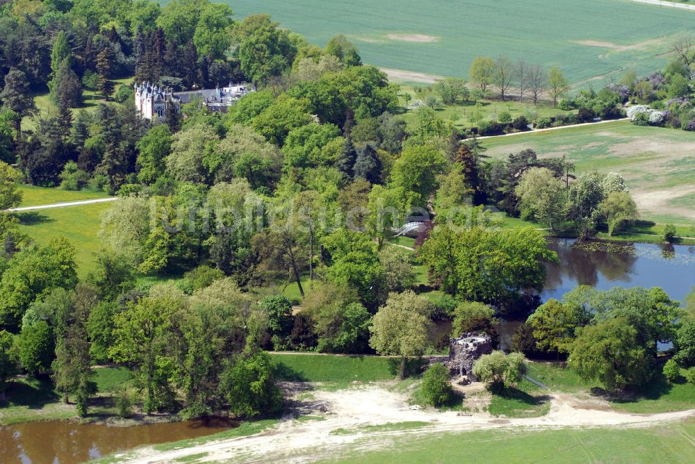 Luftbild WÖRLITZ - Chinesische (Weiße) Brücke und das Gotische Haus im UNESCO-Welterbe Gartenreich Dessau-Wörlitz