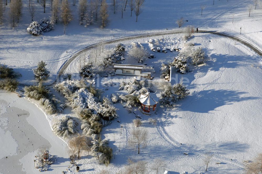 Luftaufnahme Berlin - Chinesischer Garten in den Gärten der Welt im Erholungspark Marzahn in Berlin