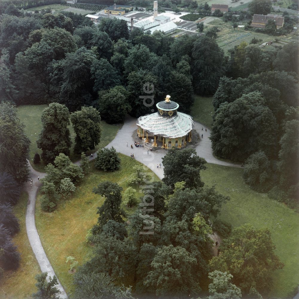 Luftaufnahme Potsdam - Chinesisches Haus im Park Sanssouci in Potsdam im Bundesland Brandenburg