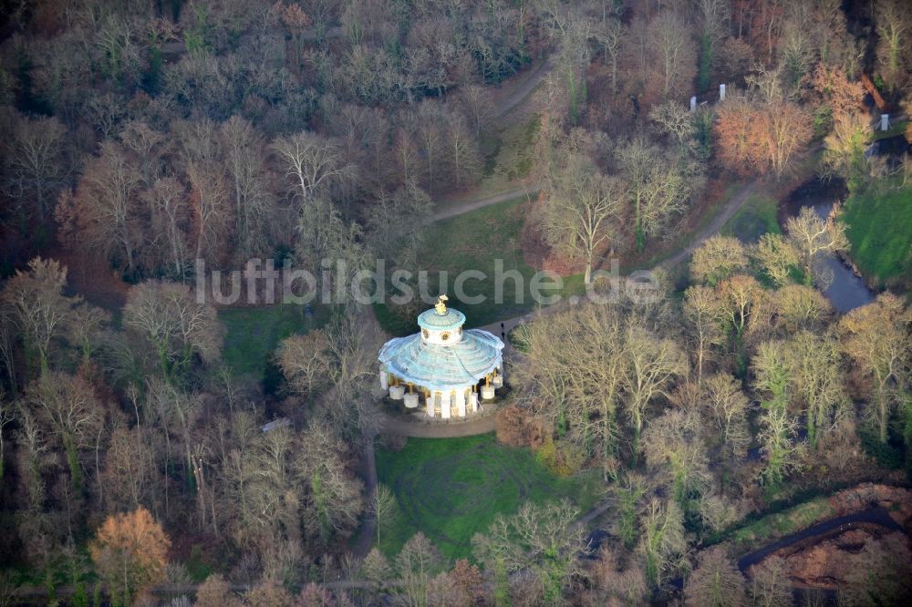 Luftaufnahme Potsdam - Chinesisches Haus im Park Sanssouci in Potsdam im Bundesland Brandenburg