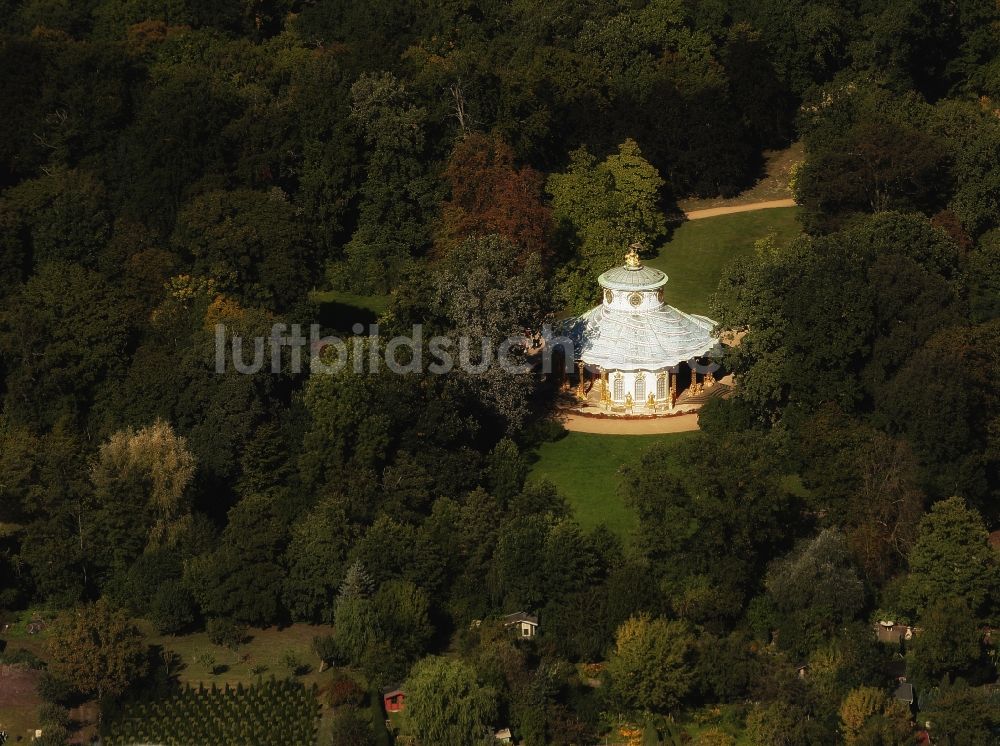 Luftaufnahme Potsdam - Chinesisches Haus im Park Sanssouci in Potsdam im Bundesland Brandenburg