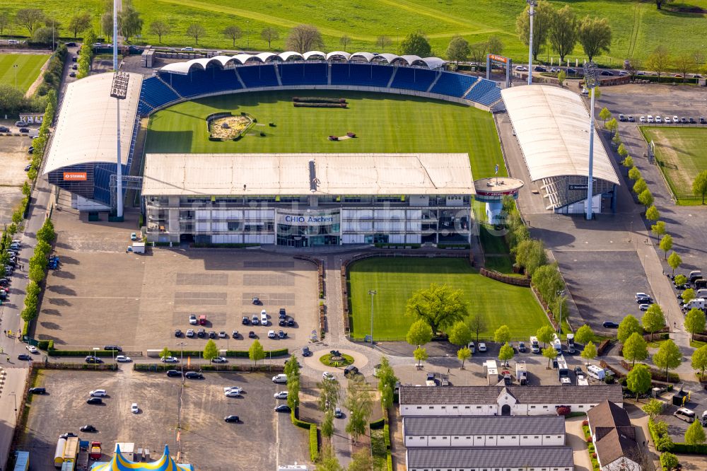 Aachen aus der Vogelperspektive: Chio Reitsport- Trainingsplatz und Turnier- Übungsstrecke in Aachen im Bundesland Nordrhein-Westfalen, Deutschland