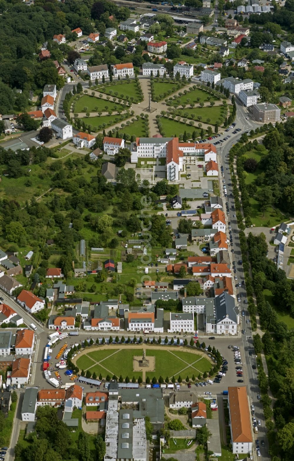 Putbus von oben - Circus in Putbus auf der Insel Rügen in Mecklenburg-Vorpommern