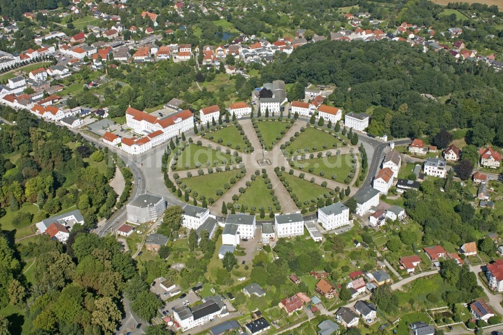 Putbus von oben - Circus in Putbus auf der Insel Rügen im Bundesland Mecklenburg-Vorpommern