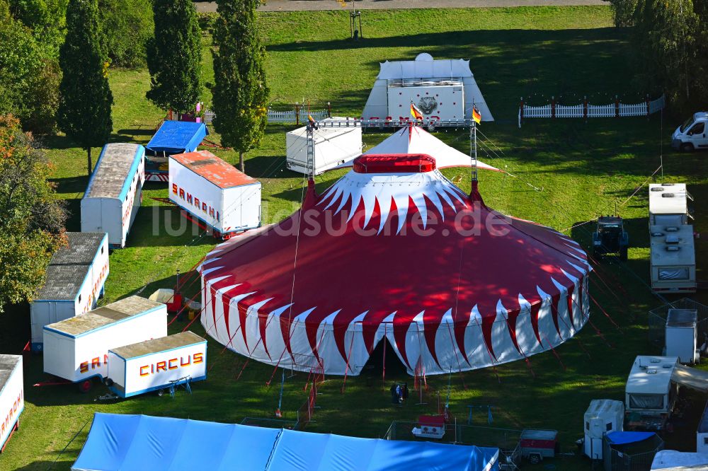 Luftbild Werneuchen - Circus- Zelt- Kuppeln des Zirkus Circus Samadhi in Werneuchen im Bundesland Brandenburg, Deutschland