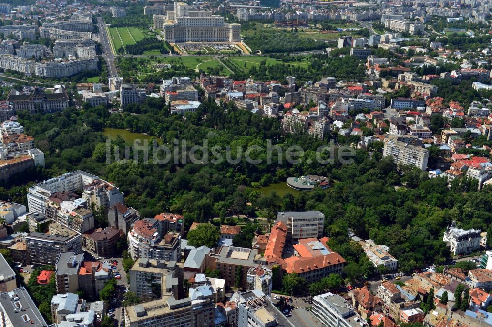 Luftaufnahme Bukarest - Cismigiu-Park in Bukarest in Rumänien