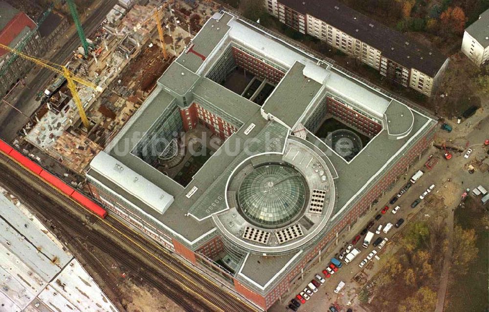 Berlin - Friedrichshain aus der Vogelperspektive: City-Carree am Berliner Hauptbahnhof / Dresdner Bank