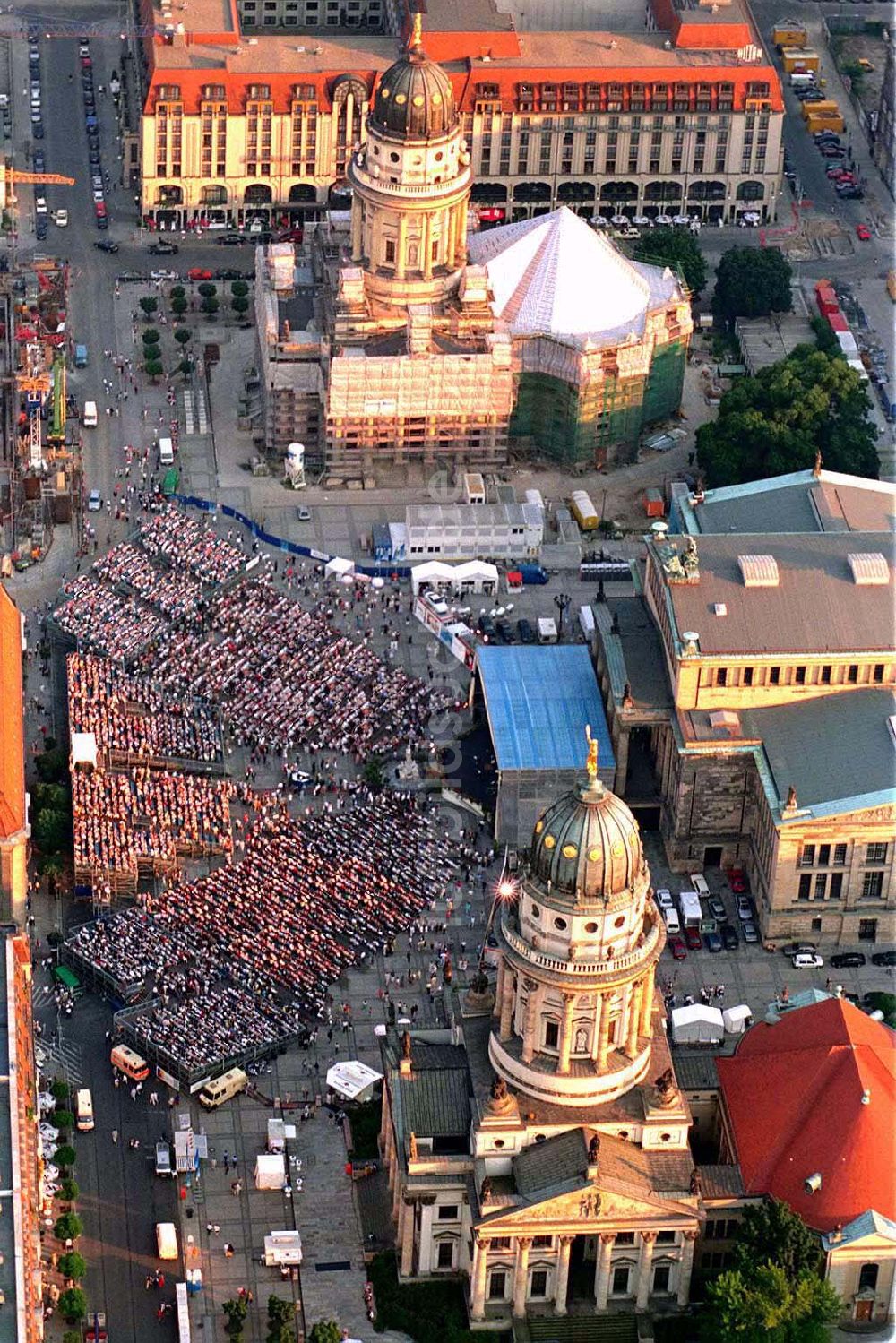 Luftaufnahme Berlin - Classic Open Air - Konzert auf dem Berliner Gendarmenmarkt in Mitte.