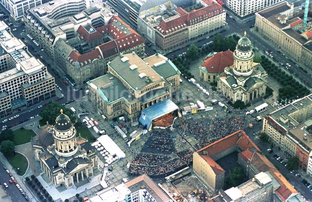 Luftaufnahme Berlin - Classic Open Air - Konzert auf dem Berliner Gendarmenmarkt in Mitte.