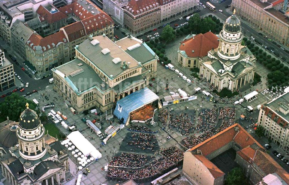 Luftbild Berlin - Classic Open Air - Konzert auf dem Berliner Gendarmenmarkt in Mitte.