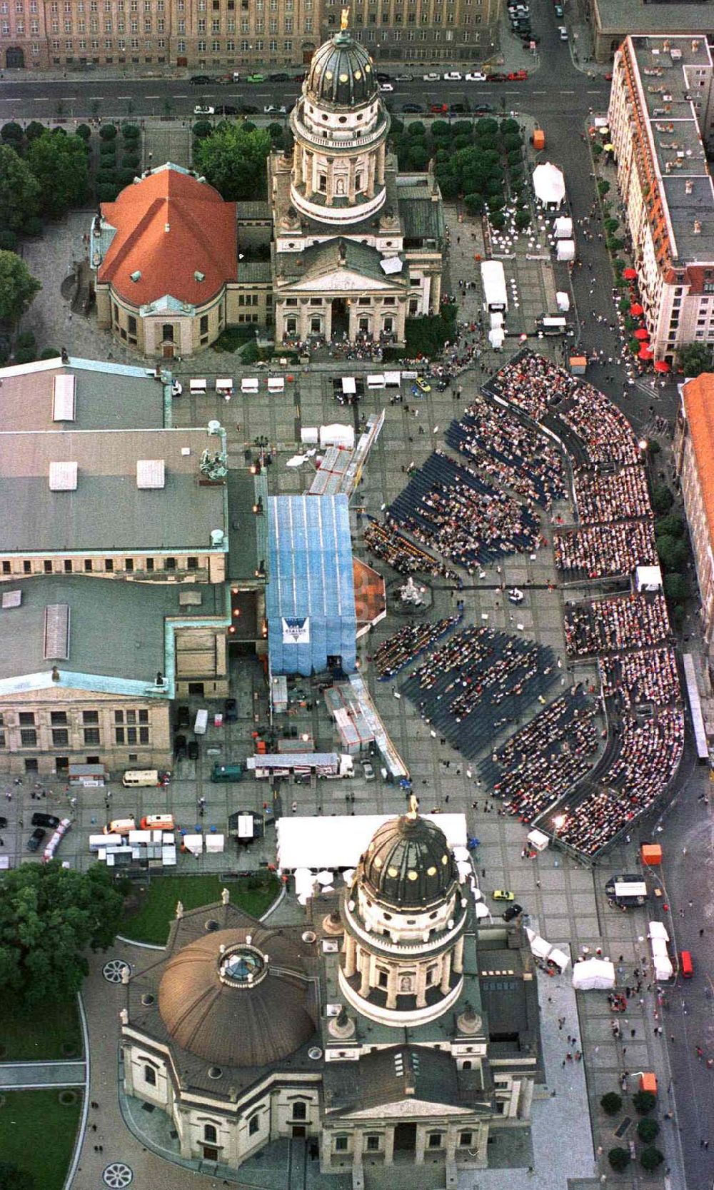 Luftaufnahme Berlin - Classic Open Air - Konzert auf dem Berliner Gendarmenmarkt in Mitte.