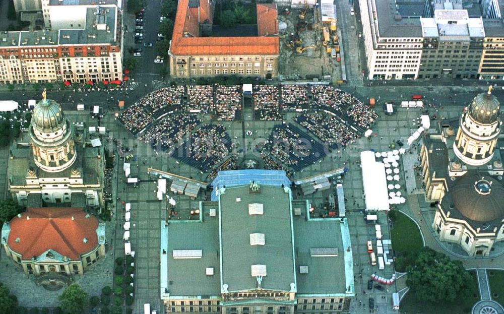 Luftbild Berlin - Classic Open Air - Konzert auf dem Berliner Gendarmenmarkt in Mitte.