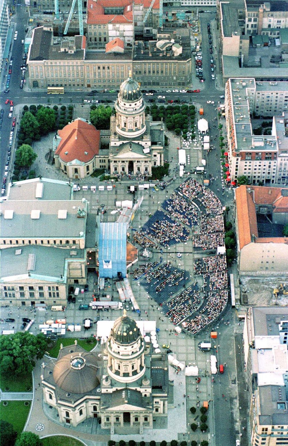 Luftaufnahme Berlin - Classic Open Air - Konzert auf dem Berliner Gendarmenmarkt in Mitte.