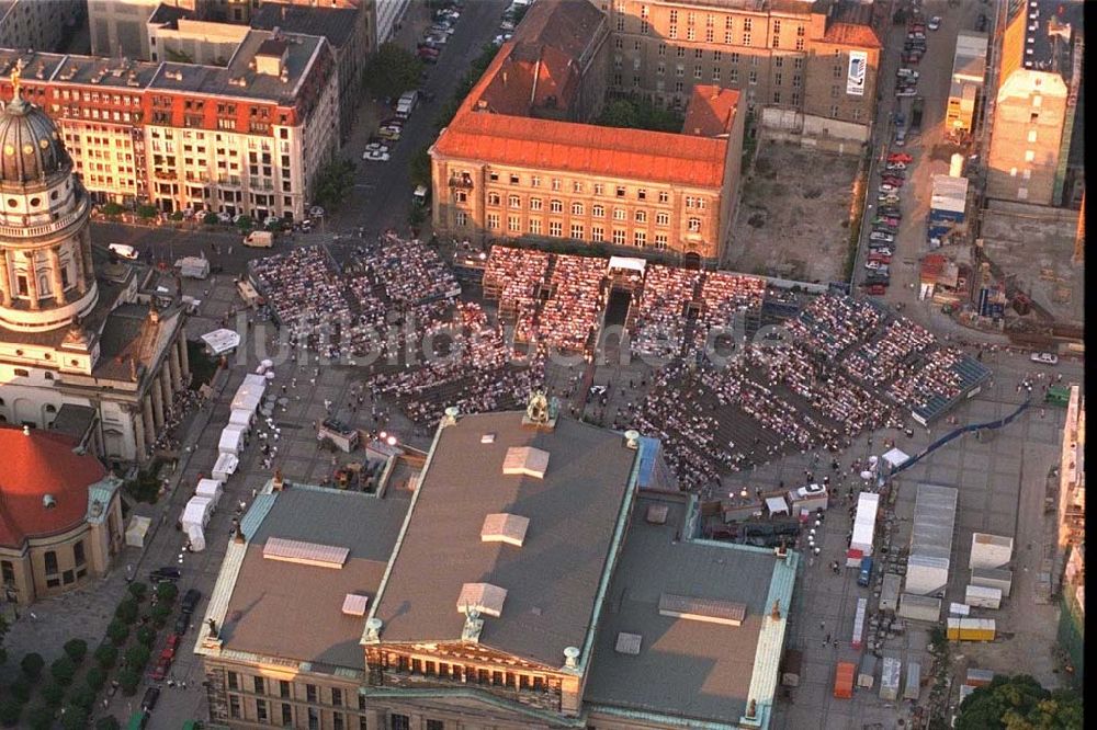 Luftbild Berlin - Classic Open Air - Konzert auf dem Berliner Gendarmenmarkt in Mitte.