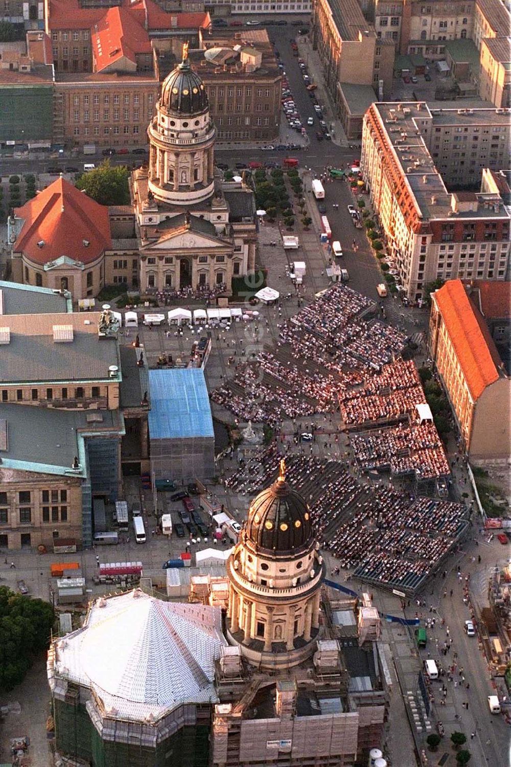 Berlin von oben - Classic Open Air - Konzert auf dem Berliner Gendarmenmarkt in Mitte.