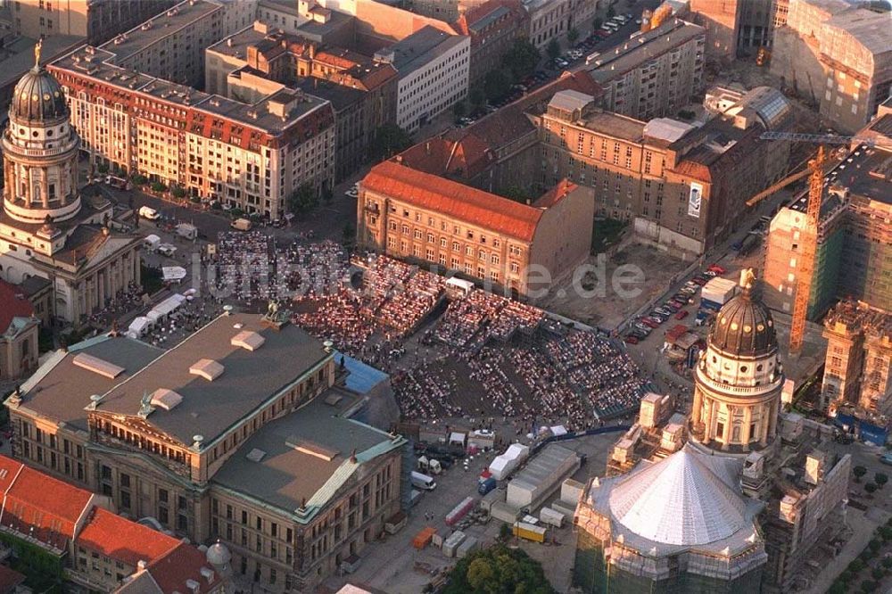 Luftbild Berlin - Classic Open Air - Konzert auf dem Berliner Gendarmenmarkt in Mitte.