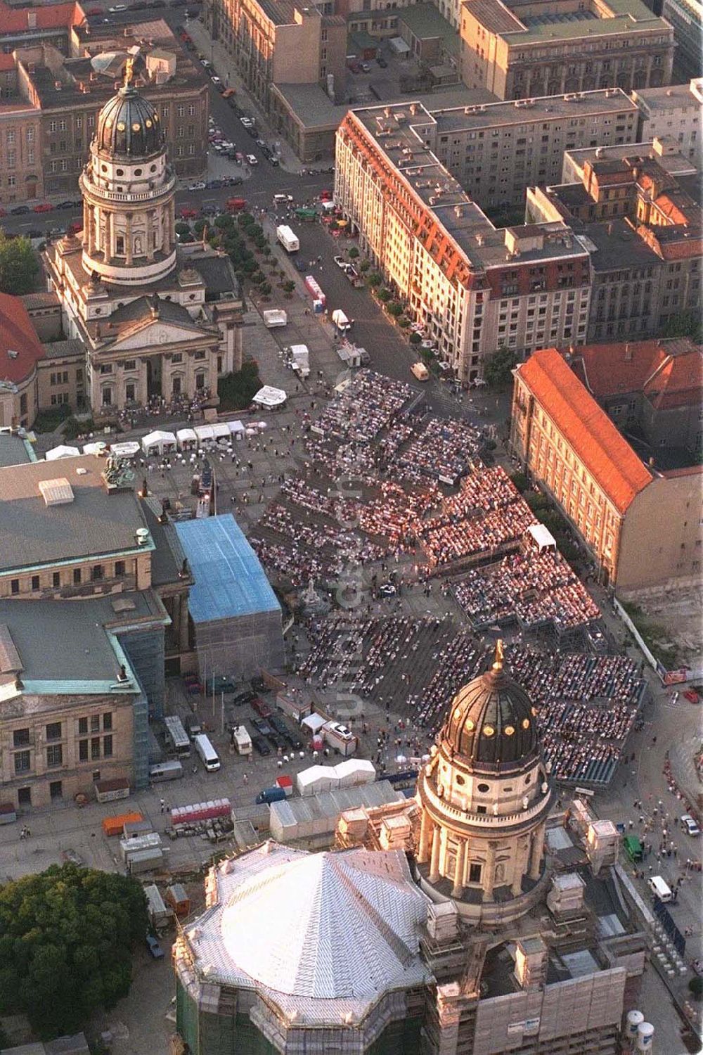 Luftbild Berlin - Classic Open Air - Konzert auf dem Berliner Gendarmenmarkt in Mitte.