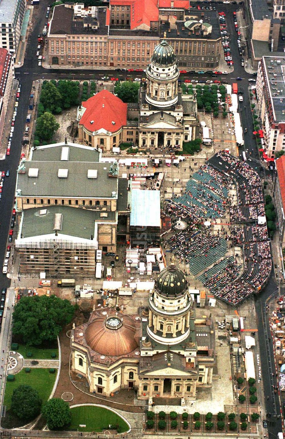 Berlin von oben - Classic Open Air Konzert auf dem Gendarmenmarkt in Berlin