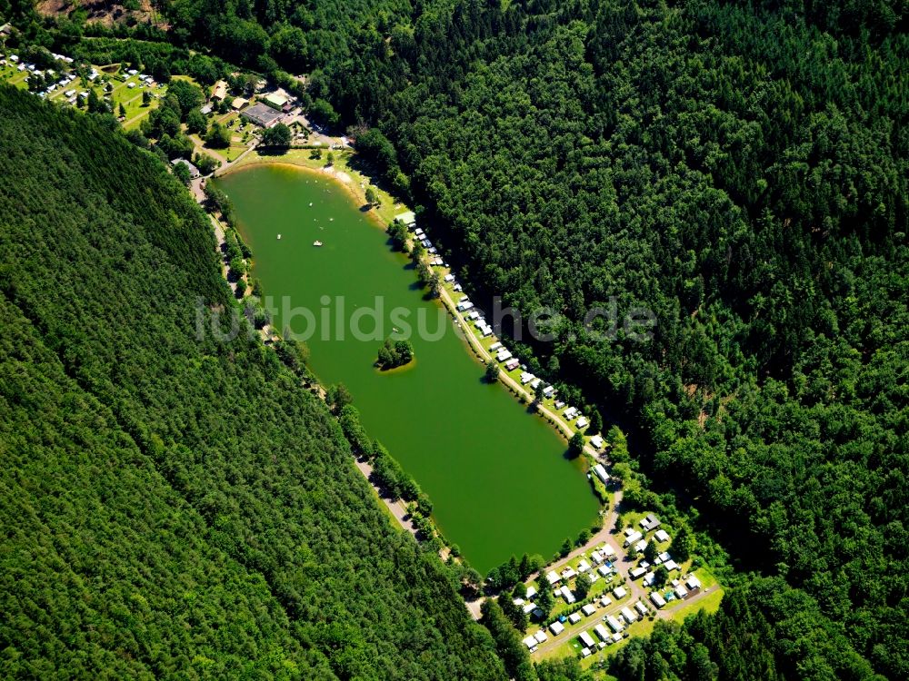 Heltersberg aus der Vogelperspektive: Clausensee und Campingplatz Clausensee in Heltersberg im Bundesland Rheinland-Pfalz