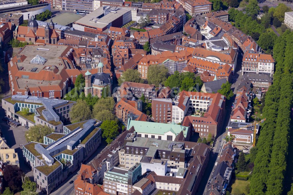 Münster-Altstadt aus der Vogelperspektive: Clemenskirche in der Altstadt in Münster im Bundesland Nordrhein-Westfalen, Deutschland