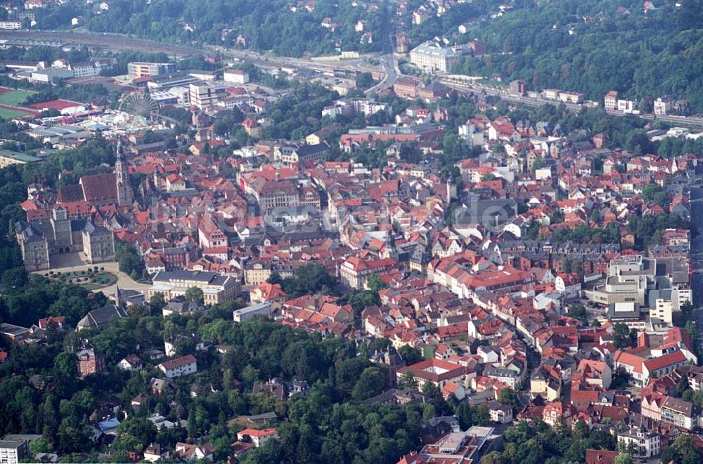 Luftaufnahme Coburg / Bayern - Coburg / Bayern Ansicht vom Stadtzentrum mit Blick auf das Festspielhaus und das Schloß Ehrenburg mit Schloßplatz 02