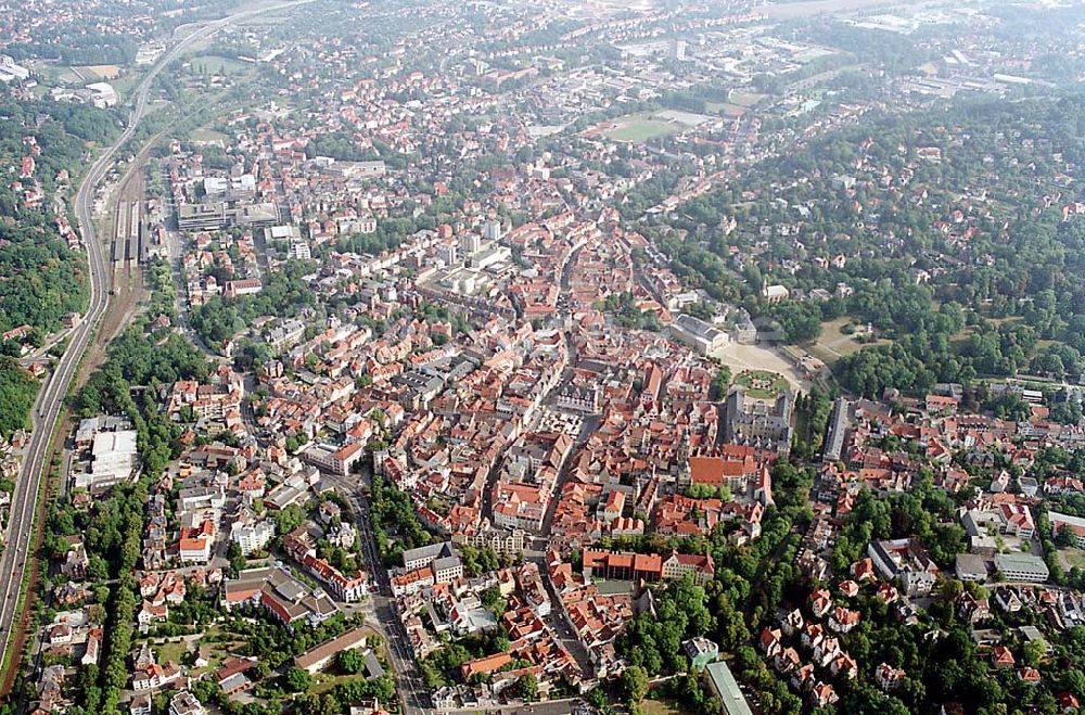 Coburg / Bayern aus der Vogelperspektive: Coburg / Bayern Ansicht vom Stadtzentrum mit Blick auf das Festspielhaus und das Schloß Ehrenburg mit Schloßplatz; links grenzt der Hofgarten in Richtung des Coburger Stadtteil Veste an