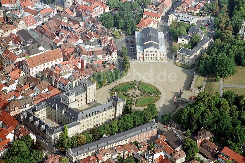 Luftaufnahme Coburg / Bayern - Coburg / Bayern Ansicht vom Stadtzentrum von Coburg in Bayern mit Blick auf das Festspielhaus und das Schloß Ehrenburg mit Schloßplatz