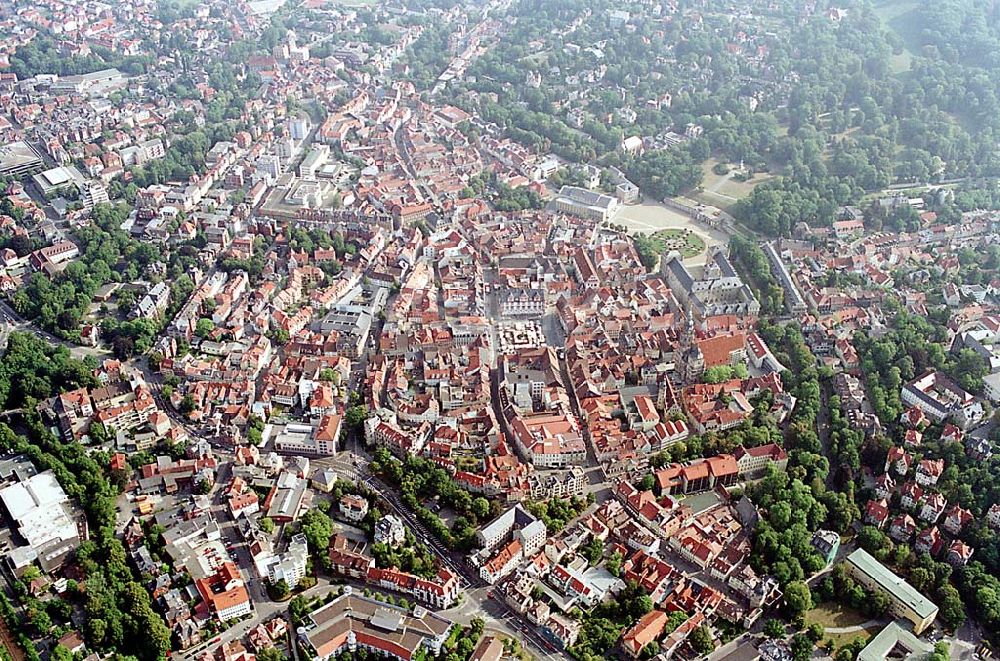 Coburg / Bayern aus der Vogelperspektive: Coburg / Bayern Stadtansicht von Coburg mit Blick auf das Schloß Ehrenburg mit Schloßplatz und Festspielhaus (links) von Coburg in Bayern