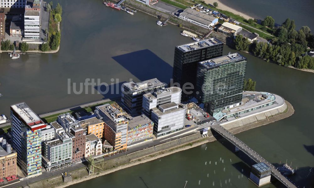 Düsseldorf aus der Vogelperspektive: Colorium und Zwillingstürme im Medienhafen Düsseldorf