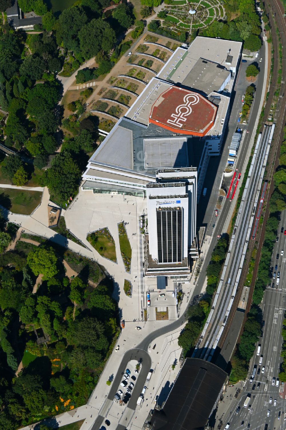 Luftaufnahme Hamburg - Congress Center am Hochhaus- Gebäude der Hotelanlage Radisson Blu in Hamburg, Deutschland