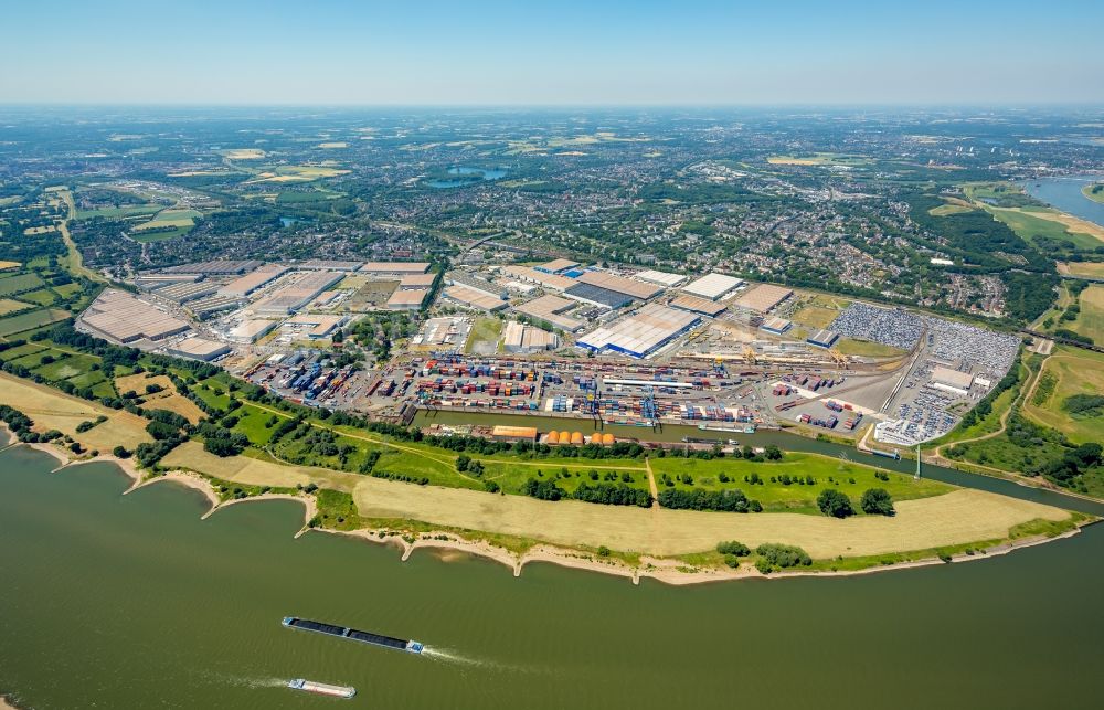 Duisburg aus der Vogelperspektive: Container und Becken am DIT Duisburg Intermodal Terminal im Logistikzentrum logport in Duisburg im Bundesland Nordrhein-Westfalen