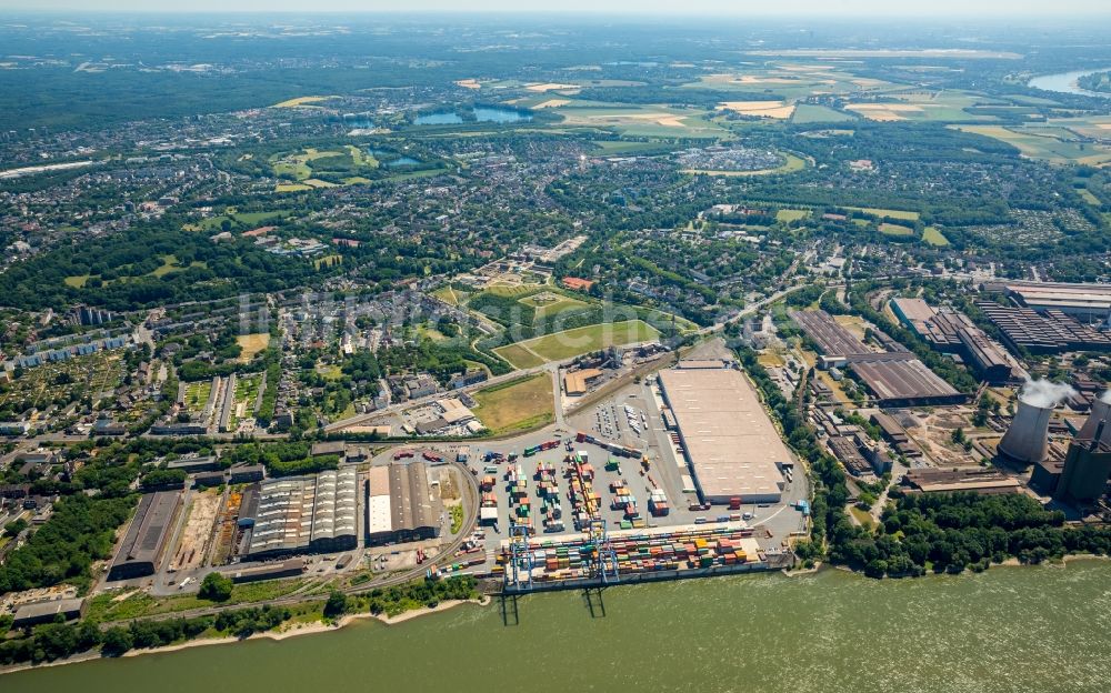 Duisburg von oben - Container und Becken am DIT Duisburg Intermodal Terminal im Logistikzentrum logport in Duisburg im Bundesland Nordrhein-Westfalen