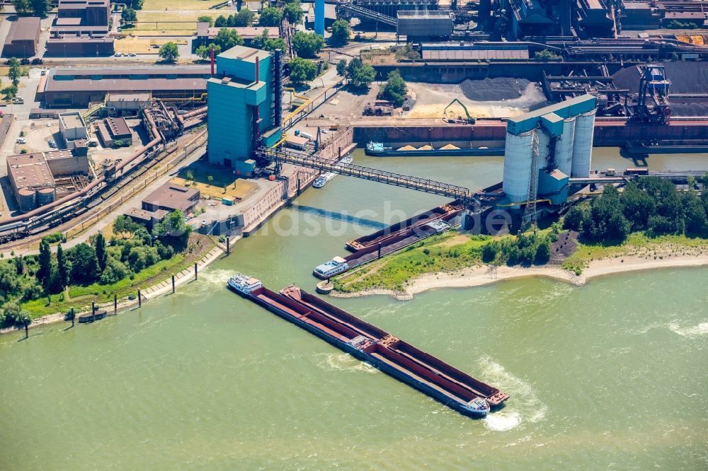 Luftbild Duisburg - Container und Becken am DIT Duisburg Intermodal Terminal im Logistikzentrum logport in Duisburg im Bundesland Nordrhein-Westfalen