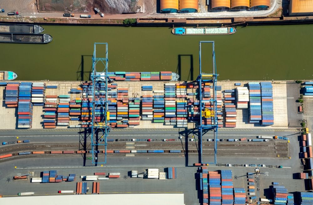 Luftaufnahme Duisburg - Container und Becken am DIT Duisburg Intermodal Terminal im Logistikzentrum logport in Duisburg im Bundesland Nordrhein-Westfalen