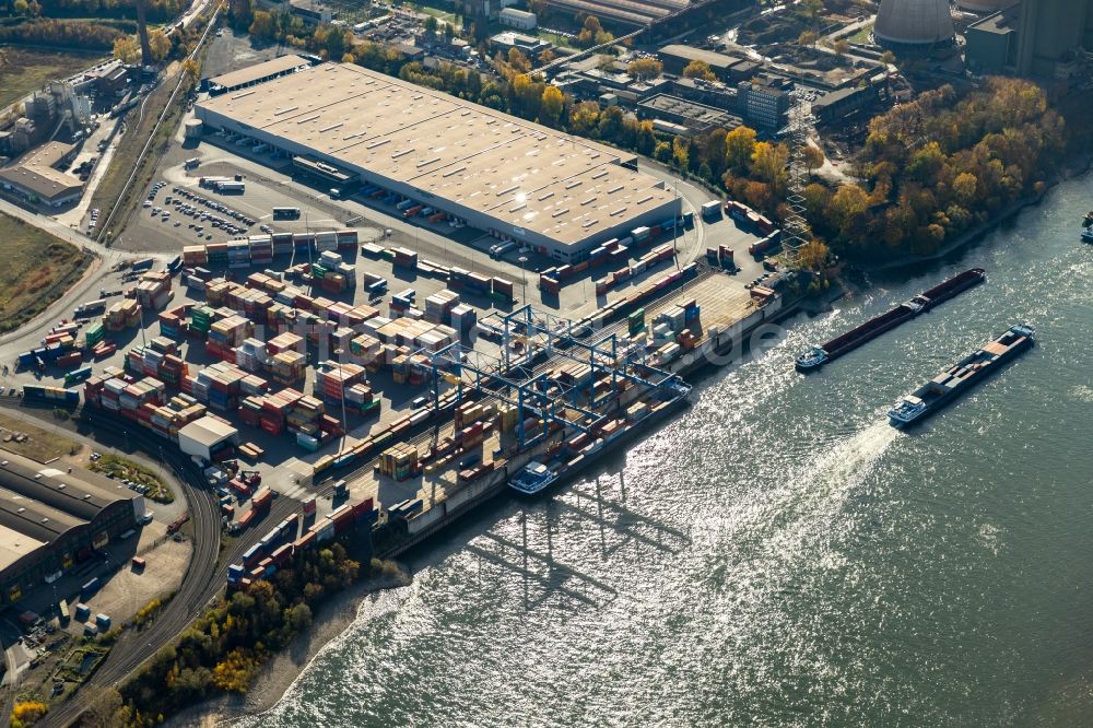 Duisburg von oben - Container und Becken am DIT Duisburg Intermodal Terminal im Logistikzentrum logport in Duisburg im Bundesland Nordrhein-Westfalen