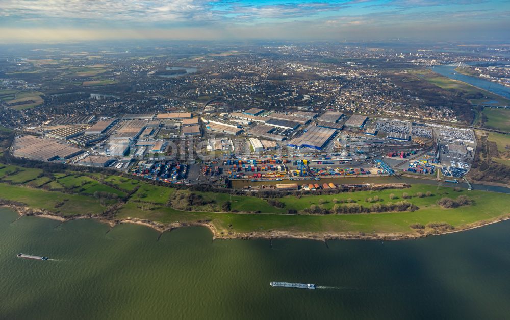 Luftaufnahme Duisburg - Container und Becken am DIT Duisburg Intermodal Terminal im Logistikzentrum logport in Duisburg im Bundesland Nordrhein-Westfalen