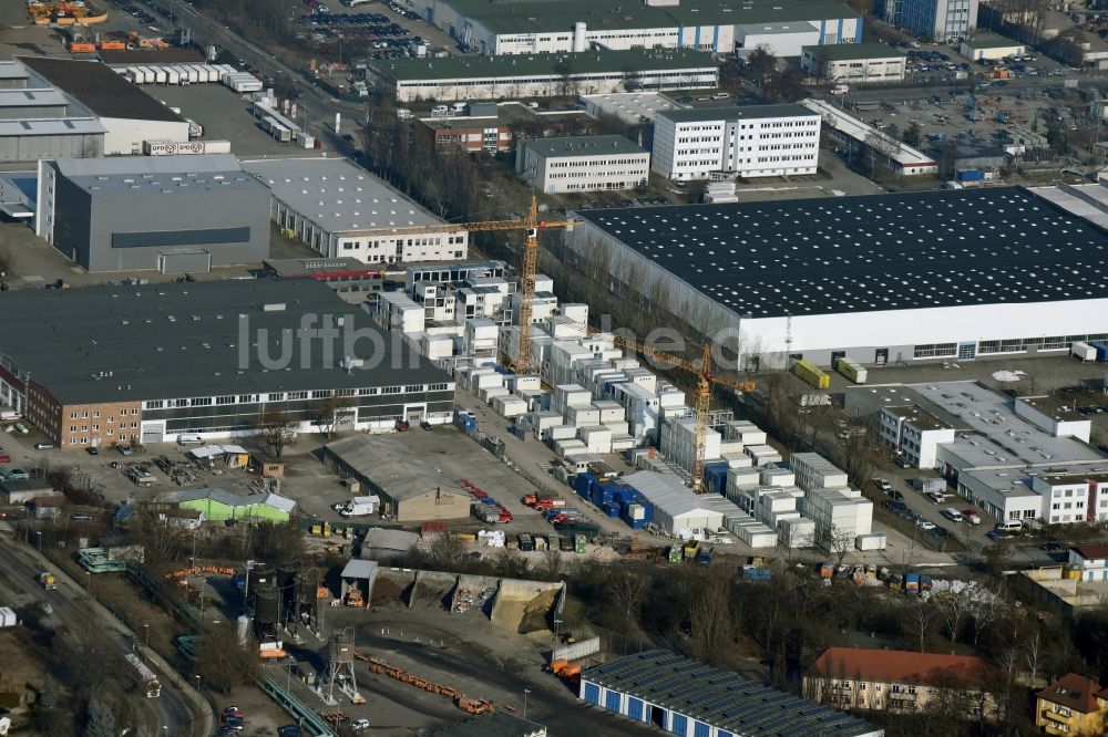 Berlin von oben - Container- Lagerfläche der Zeppelin Rental GmbH & Co. KG und der BEK Systemtechnik GmbH & Co. KG im Gewerbegebiet im Ortsteil Hohenschönhausen in Berlin