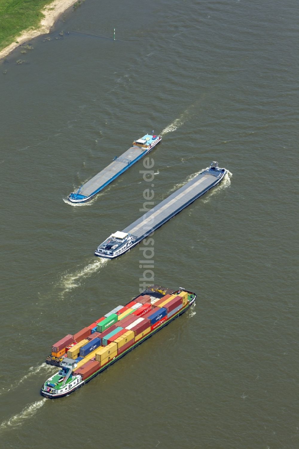 Luftaufnahme Duisburg - Container - Schiffsverkehr am Hafen von Duisburg im Bundesland Nordrhein-Westfalen