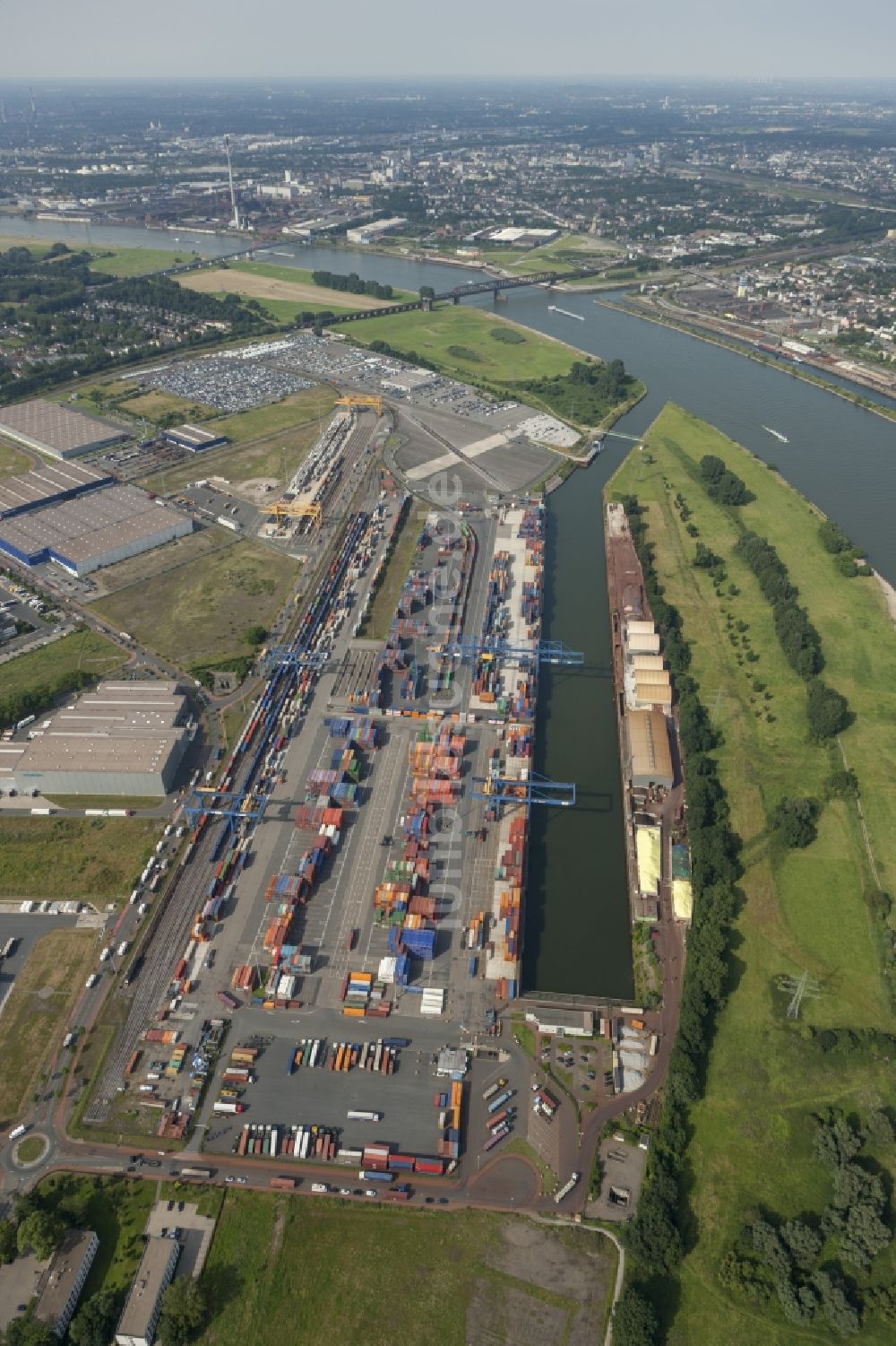 Luftbild Duisburg - Container- Terminal am Container - Hafen an der Rotterdamer Straße in Duisburg im Bundesland Nordrhein-Westfalen