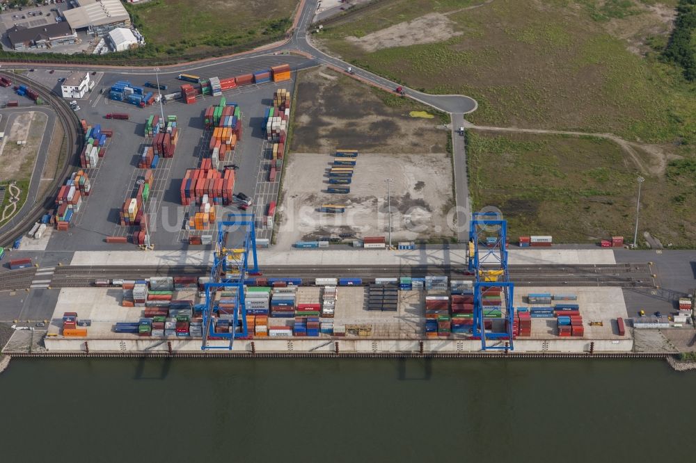 Duisburg von oben - Container- Terminal am Container - Hafen an der Rotterdamer Straße in Duisburg im Bundesland Nordrhein-Westfalen