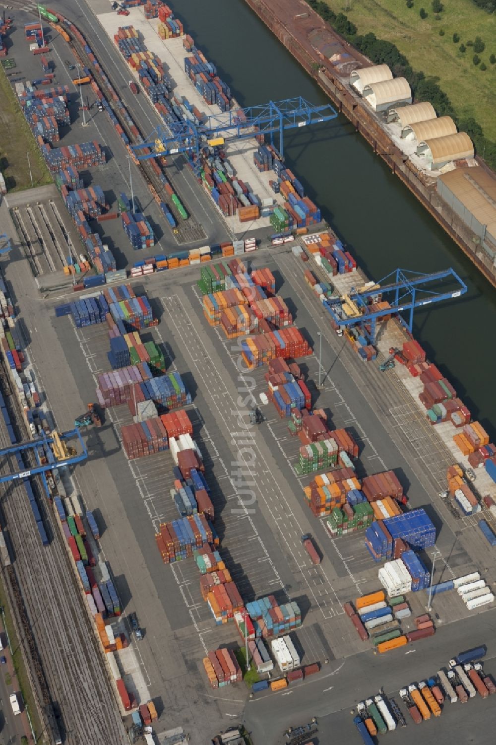 Duisburg aus der Vogelperspektive: Container- Terminal am Container - Hafen an der Rotterdamer Straße in Duisburg im Bundesland Nordrhein-Westfalen