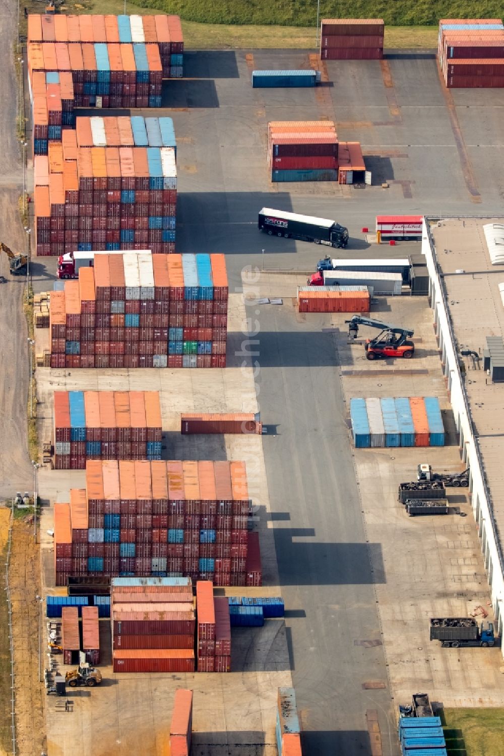 Dorsten von oben - Container- Terminal in Dorsten im Bundesland Nordrhein-Westfalen