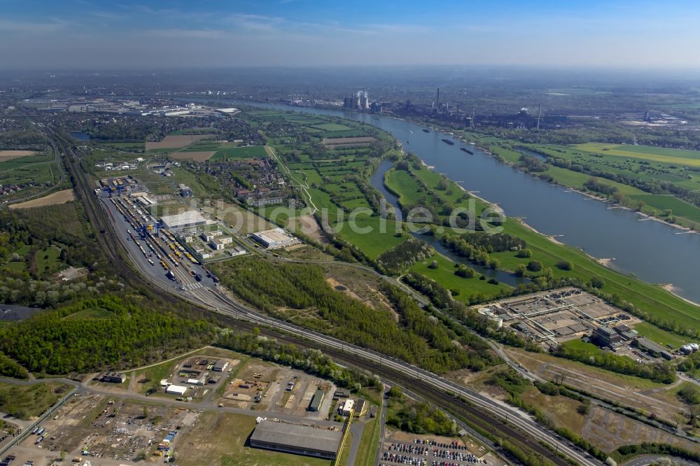 Duisburg von oben - Container- Terminal im GVZ Güterverkehrszentrum in Duisburg im Bundesland Nordrhein-Westfalen